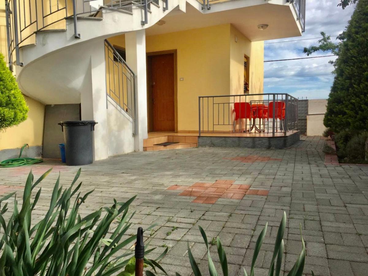 Shyqi Apartments Velipojë Eksteriør bilde
